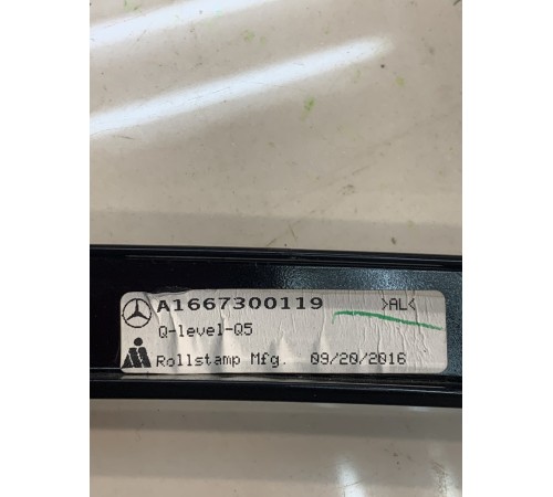 Молдинг перемычка двери (задний, левый)