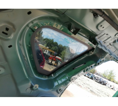 Глухое стекло заднее левое