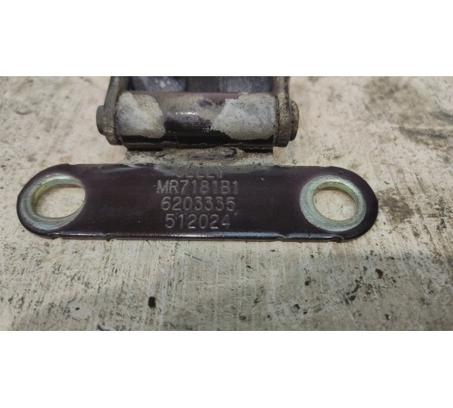 Петля крышки багажника