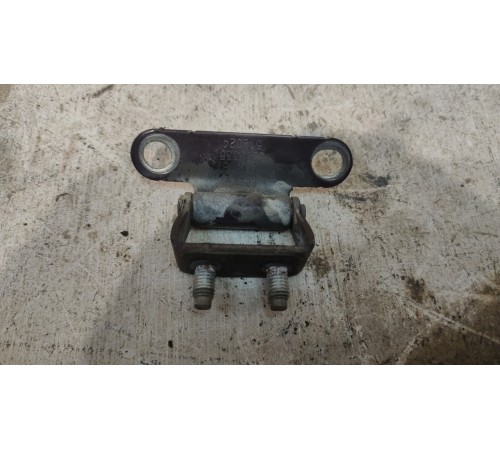 Петля крышки багажника