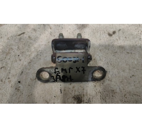 Петля крышки багажника