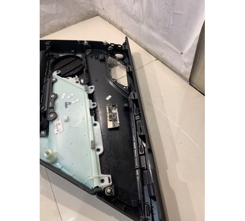 Обшивка двери (задняя, левая)