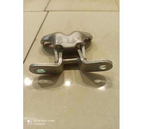 Петля двери (задняя, правая, верхняя)