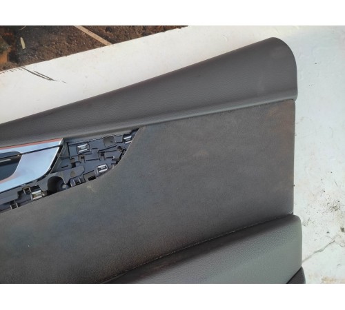 Обшивка двери (задняя правая)