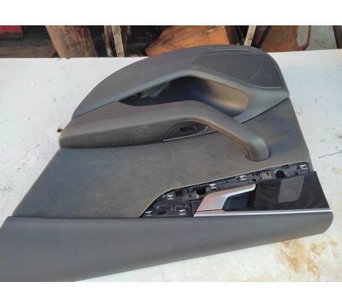 Обшивка двери (задняя правая)