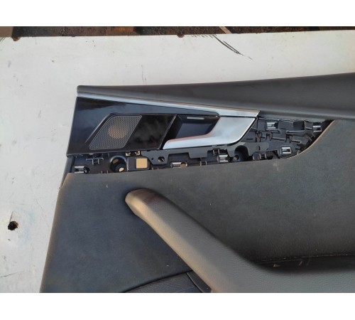 Обшивка двери (задняя правая)