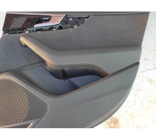 Обшивка двери (задняя правая)