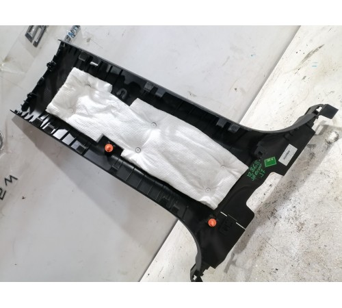 Обшивка стойки центральная правая