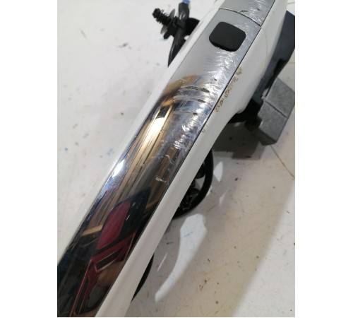 Ручка двери передняя правая наружная