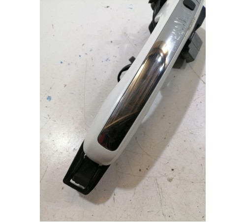 Ручка двери передняя правая наружная