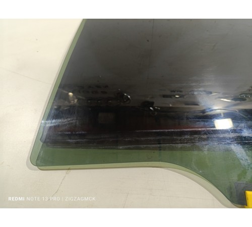 Стекло двери заднее левое