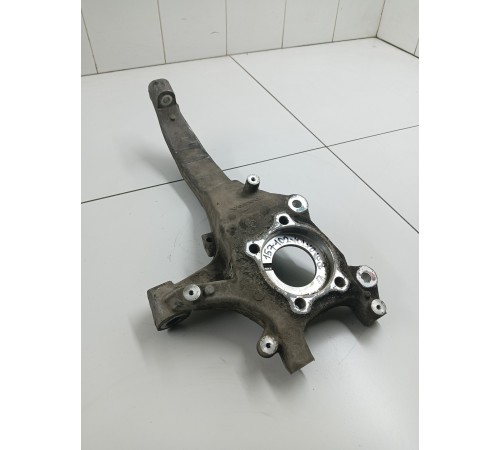 Кулак поворотный передний правый