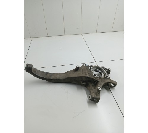 Кулак поворотный передний правый