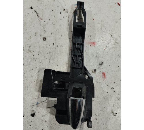 Кронштейн ручки двери передний правый внешний