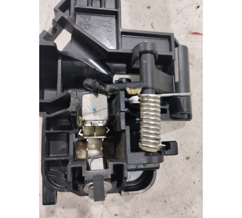 Кронштейн ручки двери передний правый внешний