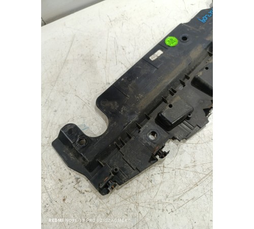 Накладка замка капота