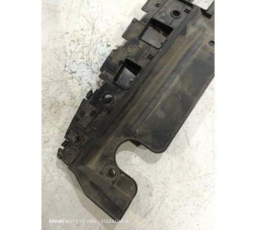 Накладка замка капота