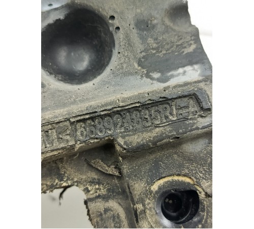 Уплотнитель капота правый