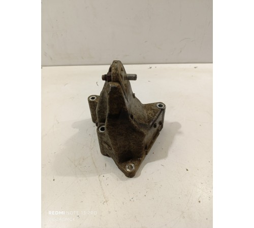 Кронштейн двигателя левый