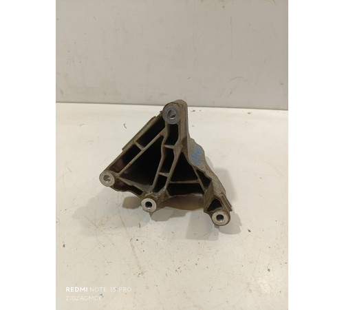 Кронштейн двигателя левый