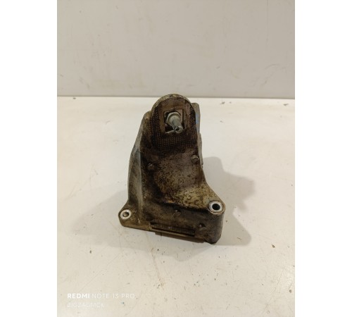 Кронштейн двигателя левый