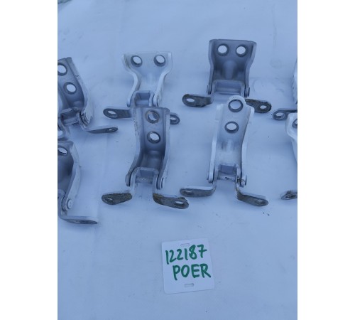 Петля двери