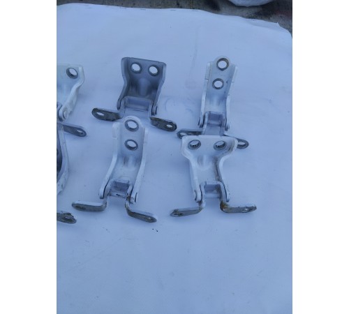 Петля двери