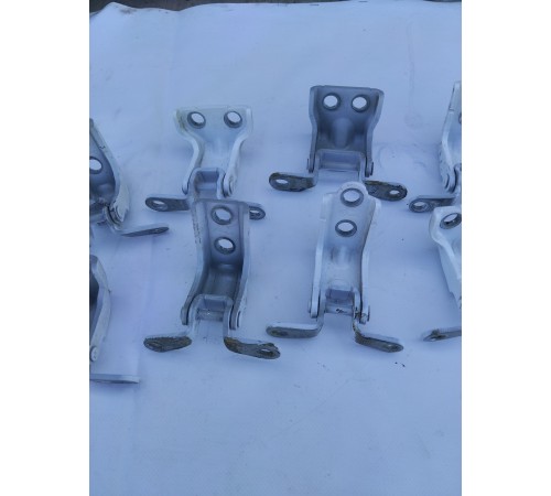 Петля двери