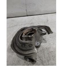 Кулак поворотный передний правый