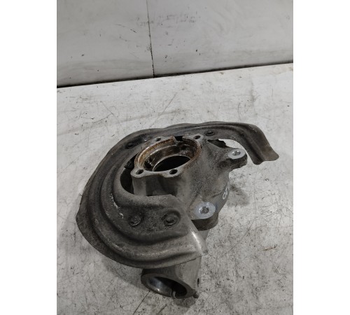 Кулак поворотный передний правый