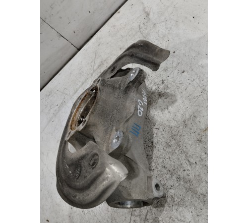 Кулак поворотный передний правый