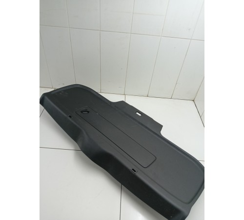 Обшивка крышки багажника