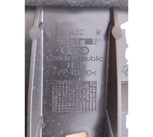 Боковая поддержка заднего сиденья правая