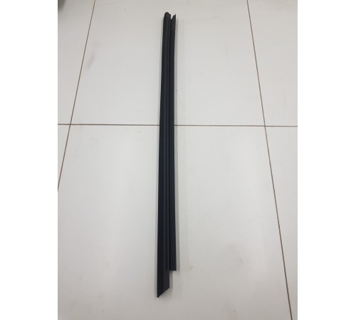 Уплотнитель стекла передний правый внутренний