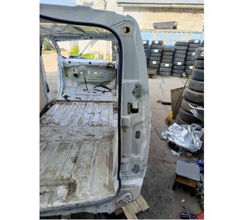 Задняя правая кузовная стойка