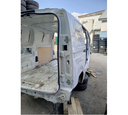 Задняя правая кузовная стойка