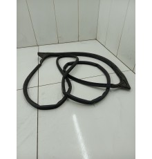 Уплотнитель двери задний левый