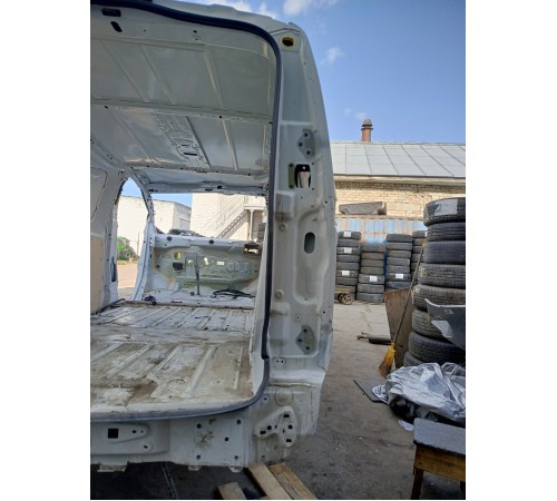 Задняя правая кузовная стойка