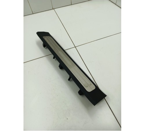 Накладка порога передняя левая