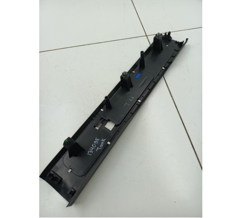 Накладка порога передняя левая