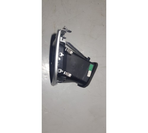 Дефлектор воздушный центральный правый