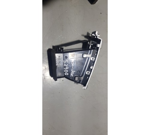 Дефлектор воздушный центральный правый