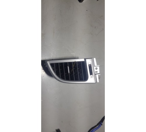 Дефлектор воздушный центральный правый