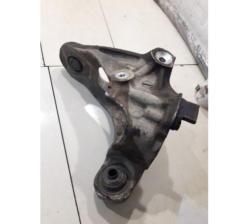 Кулак поворотный (задний, левый)