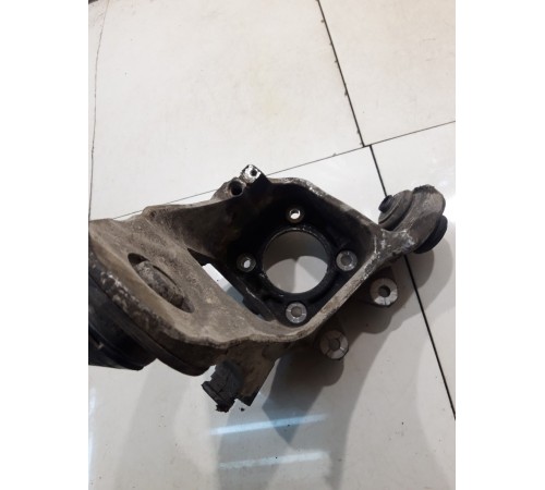 Кулак поворотный (задний, левый)