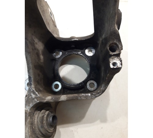 Кулак поворотный (задний, левый)