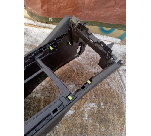 Центральная консоль с подлокотником