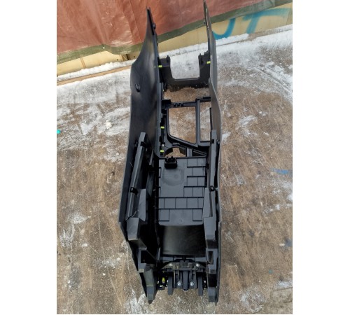 Центральная консоль с подлокотником