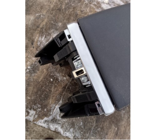 Центральная консоль с подлокотником