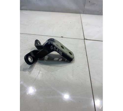 Петля двери (передняя, правая, нижняя)